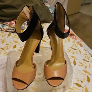 Ann Taylor,Vintage Elegant Black and Tan Women's Heels
